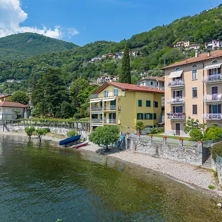 Lakefront With Access Acquaseria